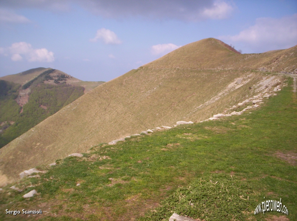 60 E ADESSO VIA, VERSO LA CIMA DEL MONTE CALBICA.jpg